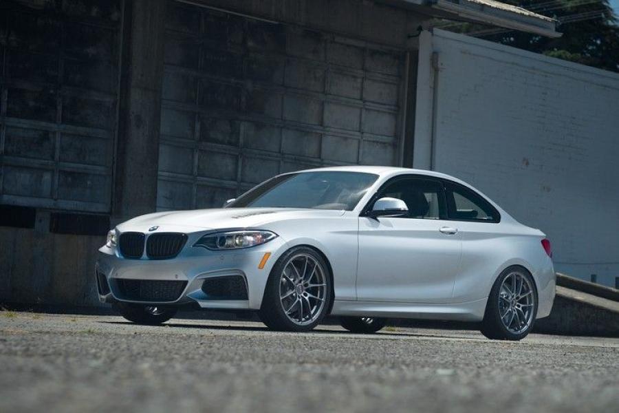  BMW 228i M Sport Coupe by H&R 2014 года  (фото 1 из 12)
